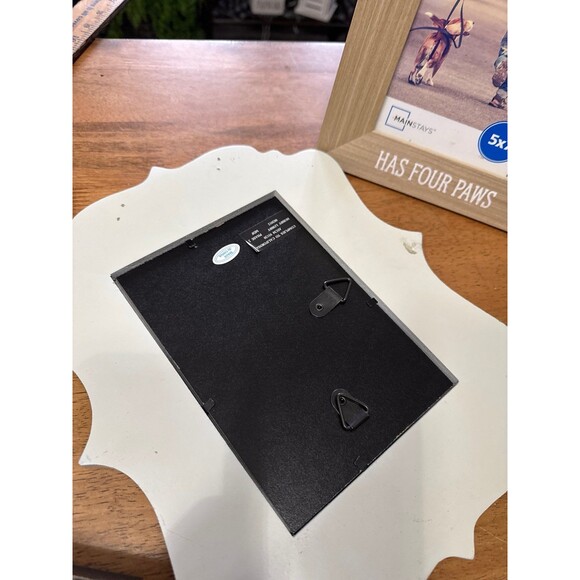 Dog sign & 2 picture frames , picture frames are 5 x 7 and 4 x 6 - Picture 8 of 8